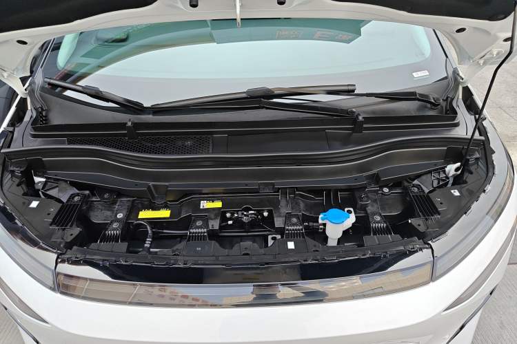 Used XPeng X9 2025 740 Ultra-Long Range Max Engine Bay