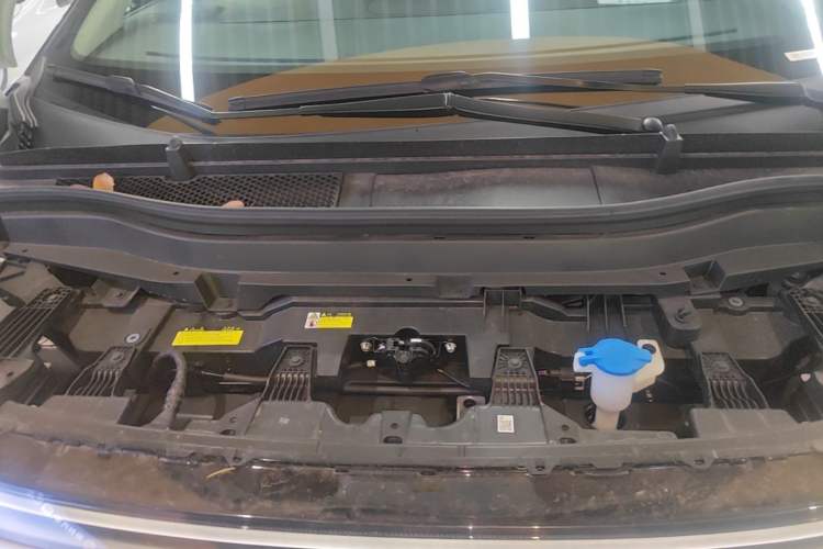 Used XPeng X9 2025 740 Ultra-Long Range Max Engine Bay