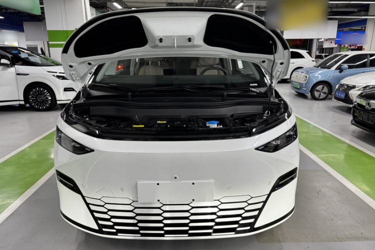 Used XPeng X9 2025 740 Ultra-Long Range Max Engine Bay