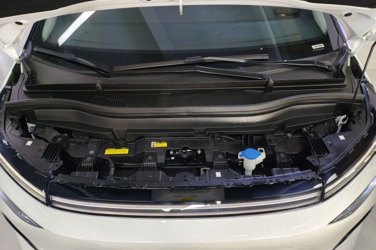 Used XPeng X9 2025 740 Ultra-Long Range Max Engine Bay