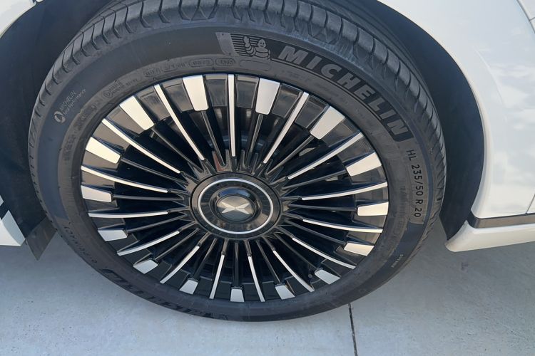 Used XPeng X9 2025 740 Ultra-Long Range Max Exterior 3