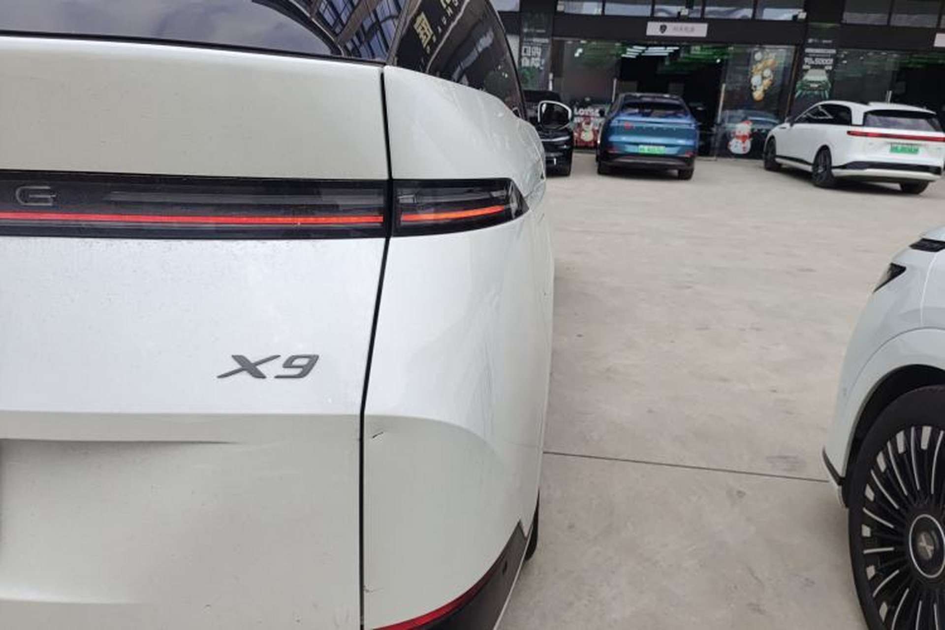 Used XPeng X9 2025 740 Ultra-Long Range Max Exterior 3