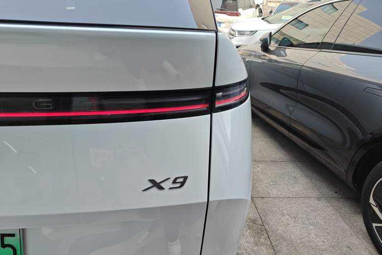 Used XPeng X9 2025 740 Ultra-Long Range Max Exterior 3