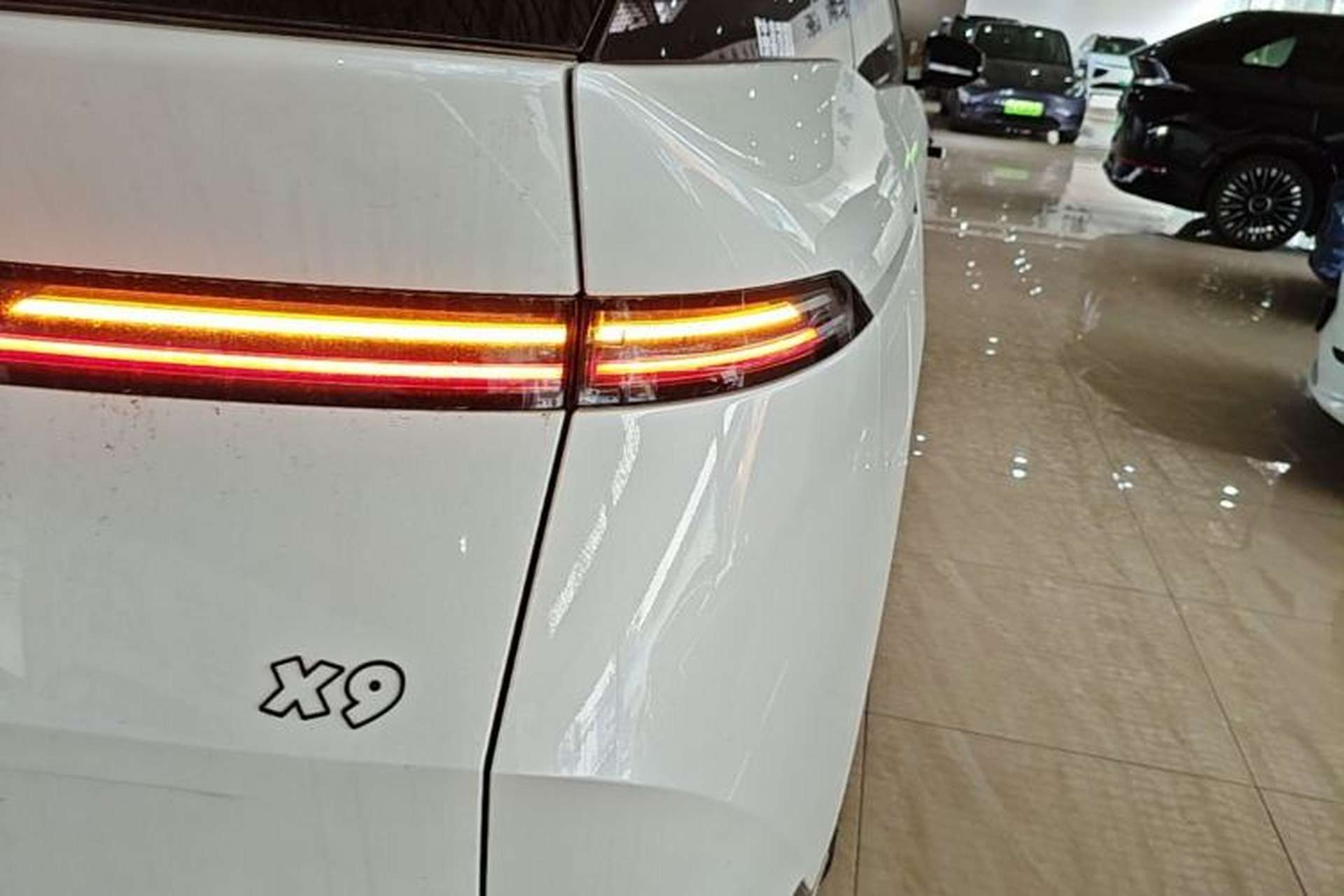 Used XPeng X9 2025 740 Ultra-Long Range Max Exterior 3