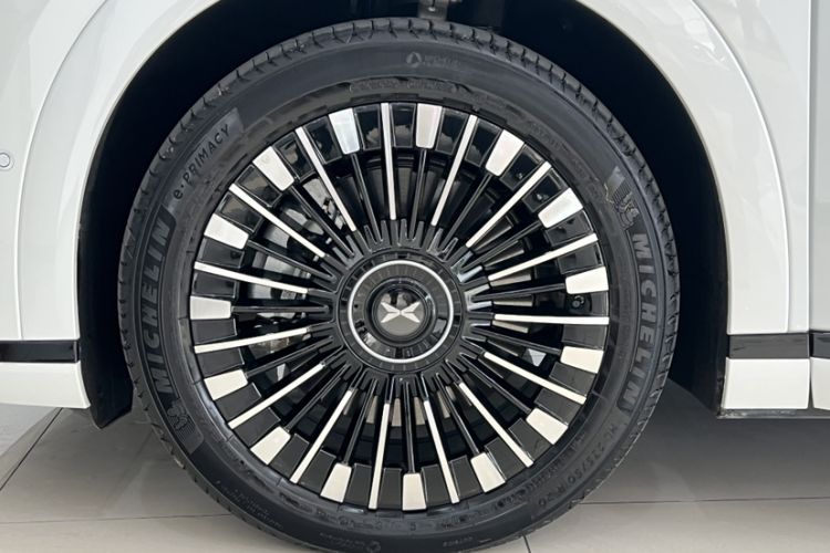 Used XPeng X9 2025 740 Ultra-Long Range Max Exterior 3