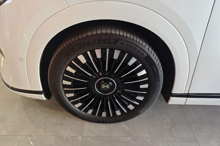 Used XPeng X9 2025 740 Ultra-Long Range Max Exterior 4