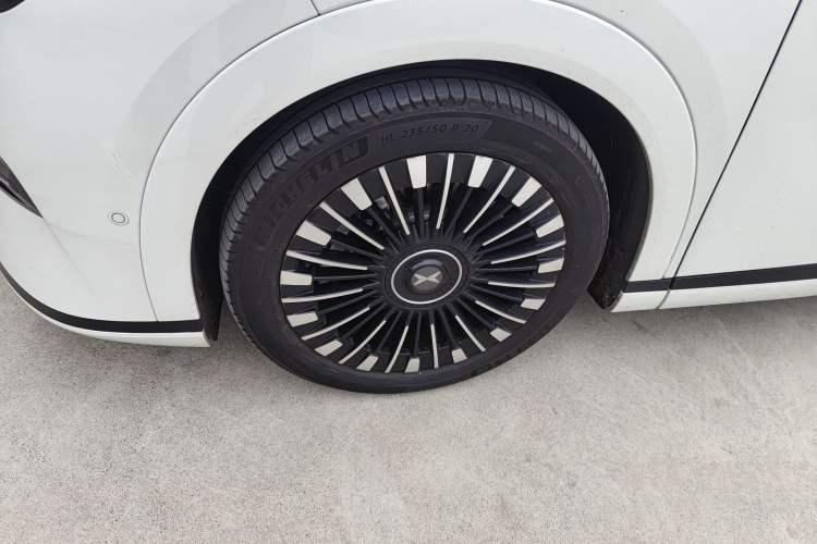 Used XPeng X9 2025 740 Ultra-Long Range Max Exterior 4