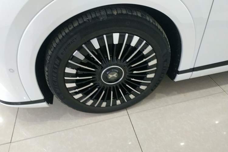 Used XPeng X9 2025 740 Ultra-Long Range Max Exterior 4
