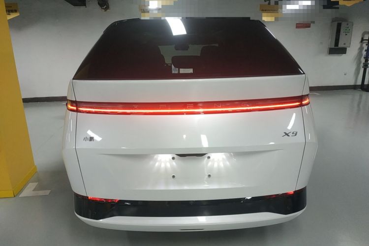 Used XPeng X9 2025 740 Ultra-Long Range Max Exterior 4