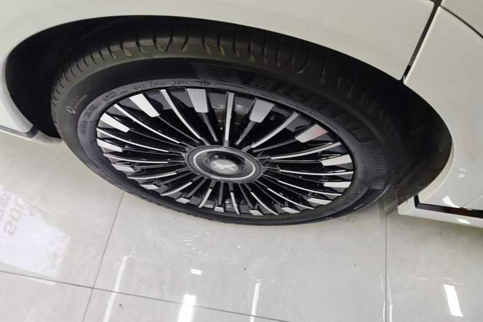 Used XPeng X9 2025 740 Ultra-Long Range Max Exterior 5