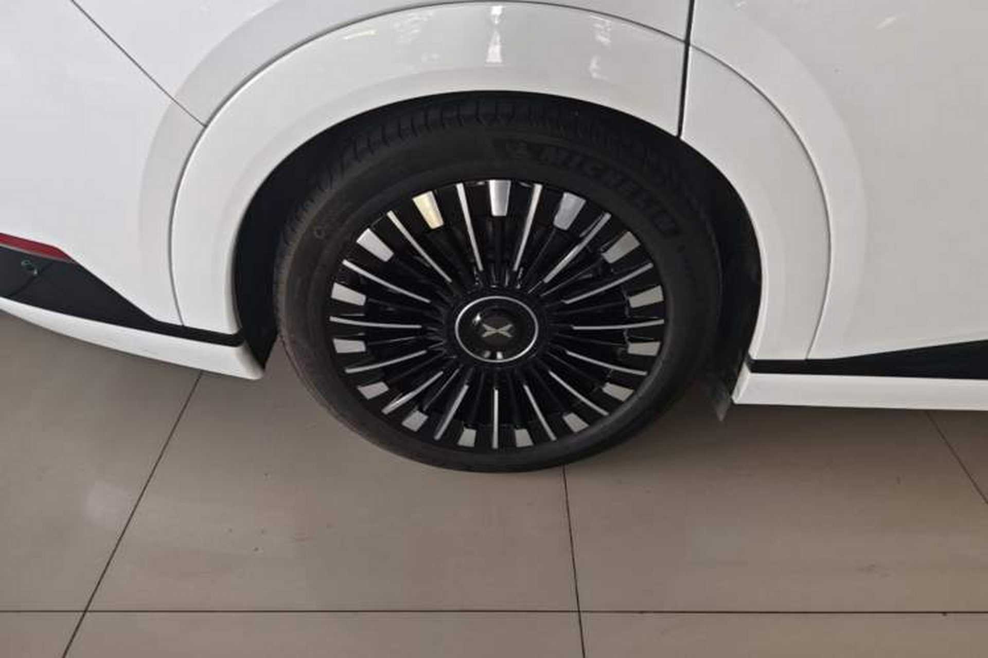 Used XPeng X9 2025 740 Ultra-Long Range Max Exterior 5