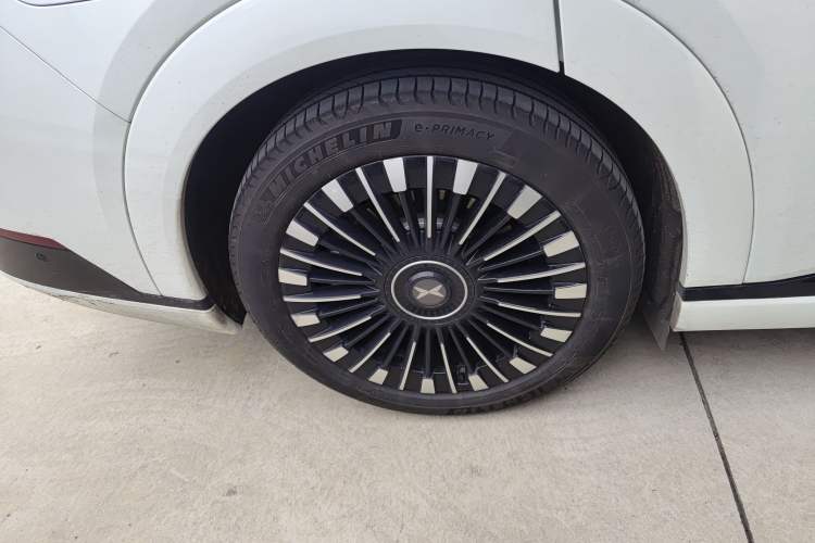 Used XPeng X9 2025 740 Ultra-Long Range Max Exterior 5