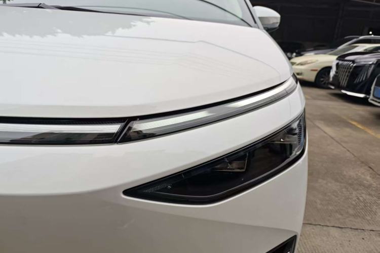 Used XPeng X9 2025 650 Long-Range Max Exterior 6