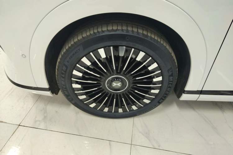 Used XPeng X9 2025 740 Ultra-Long Range Max Exterior 7
