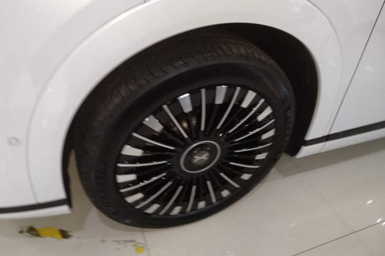 Used XPeng X9  Exterior 7