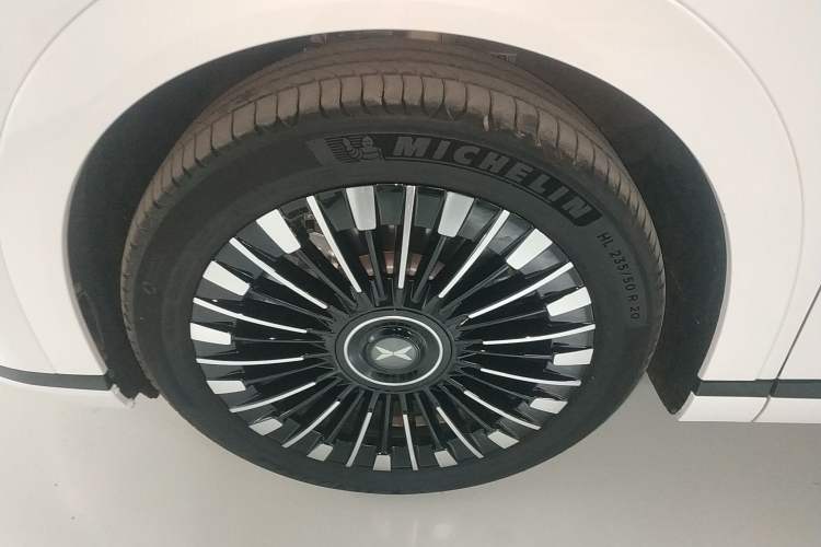 Used XPeng X9 2025 740 Ultra-Long Range Max Exterior 7