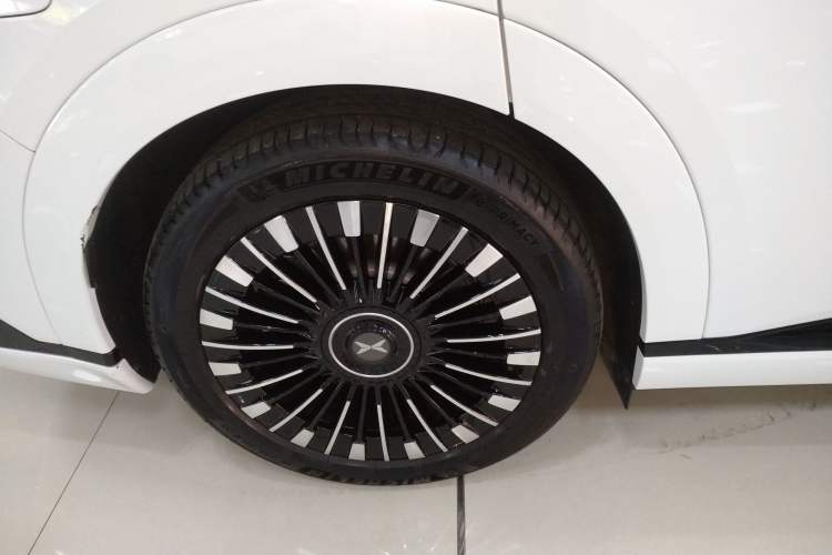 Used XPeng X9  Exterior 8