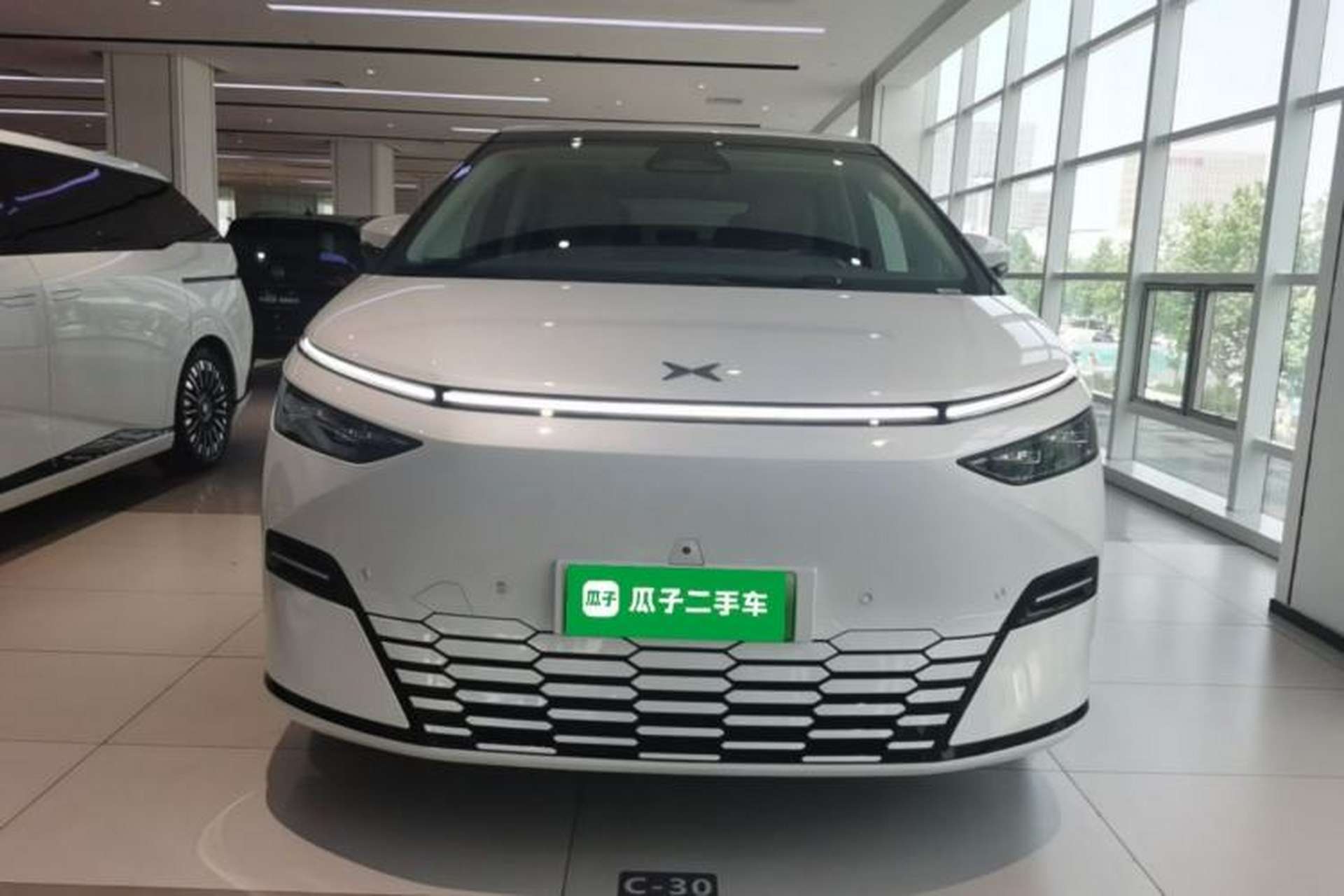 Used XPeng X9 2025 650 Long-Range Max Front