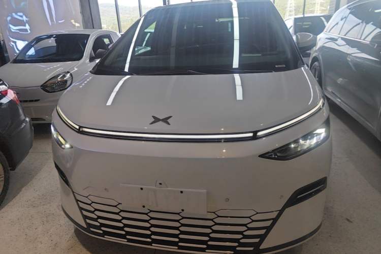 Used XPeng X9 2025 740 Ultra-Long Range Max Front