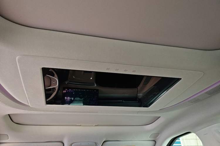 Used XPeng X9 2025 740 Ultra-Long Range Max Headliner