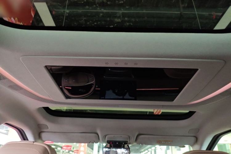 Used XPeng X9 2025 740 Ultra-Long Range Max Headliner