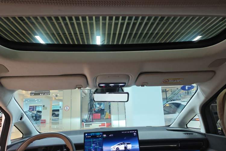 Used XPeng X9 2025 740 Ultra-Long Range Max Headliner
