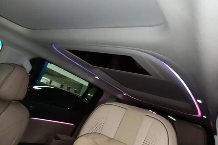Used XPeng X9 2025 740 Ultra-Long Range Max Headliner