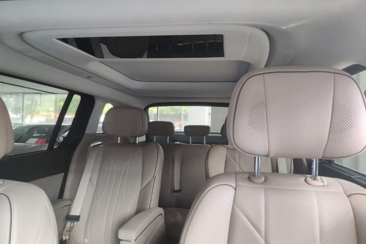 Used XPeng X9 2025 740 Ultra-Long Range Max Headliner