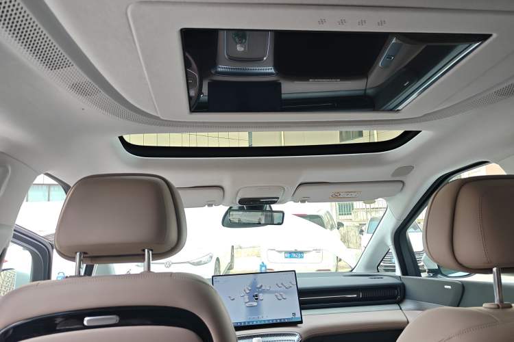 Used XPeng X9 2025 740 Ultra-Long Range Max Headliner