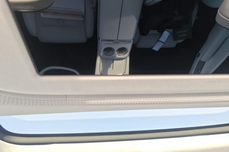 Used XPeng X9 2025 650 Long-Range Max Headliner