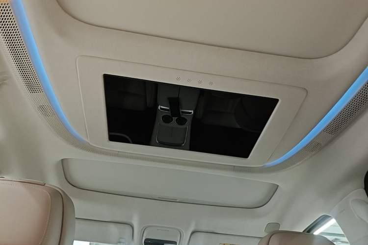 Used XPeng X9 2025 740 Ultra-Long Range Max Headliner