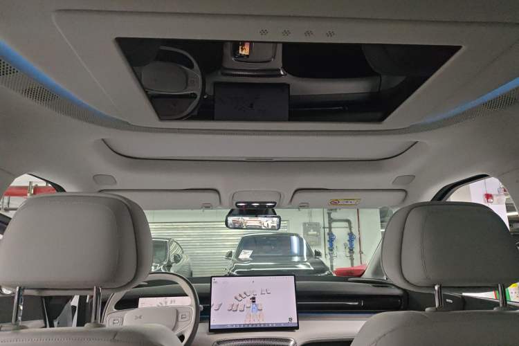 Used XPeng X9 2025 650 Long-Range Max Headliner