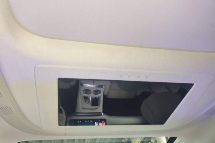 Used XPeng X9 2025 650 Long-Range Max Headliner