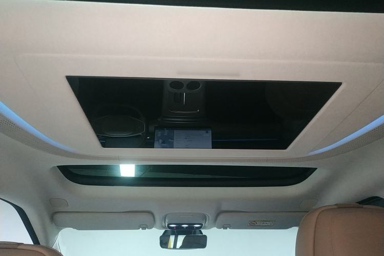 Used XPeng X9 2025 740 Ultra-Long Range Max Headliner
