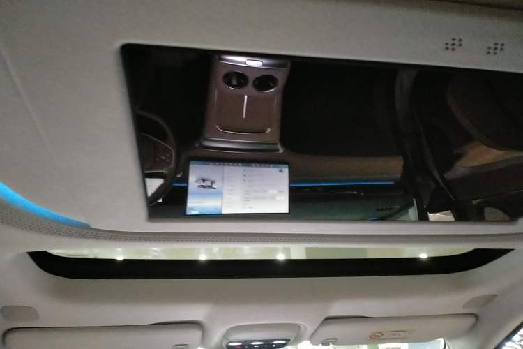 Used XPeng X9 2025 740 Ultra-Long Range Max Headliner