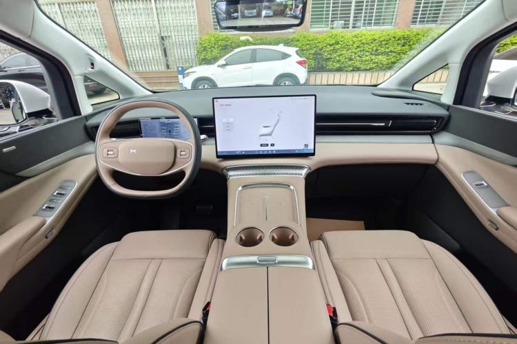 Used XPeng X9 2025 650 Long-Range Max Interior 1