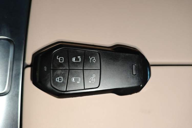 Used XPeng X9 2025 740 Ultra-Long Range Max Interior 1