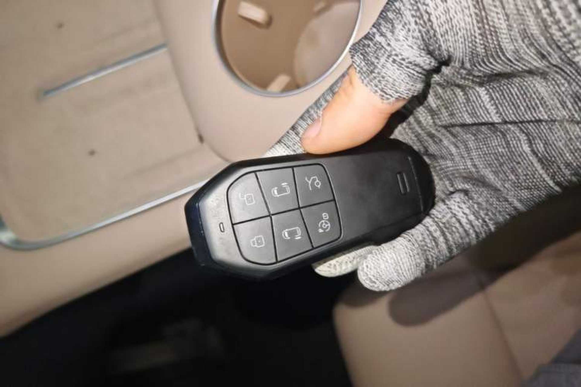 Used XPeng X9 2025 740 Ultra-Long Range Max Interior 1