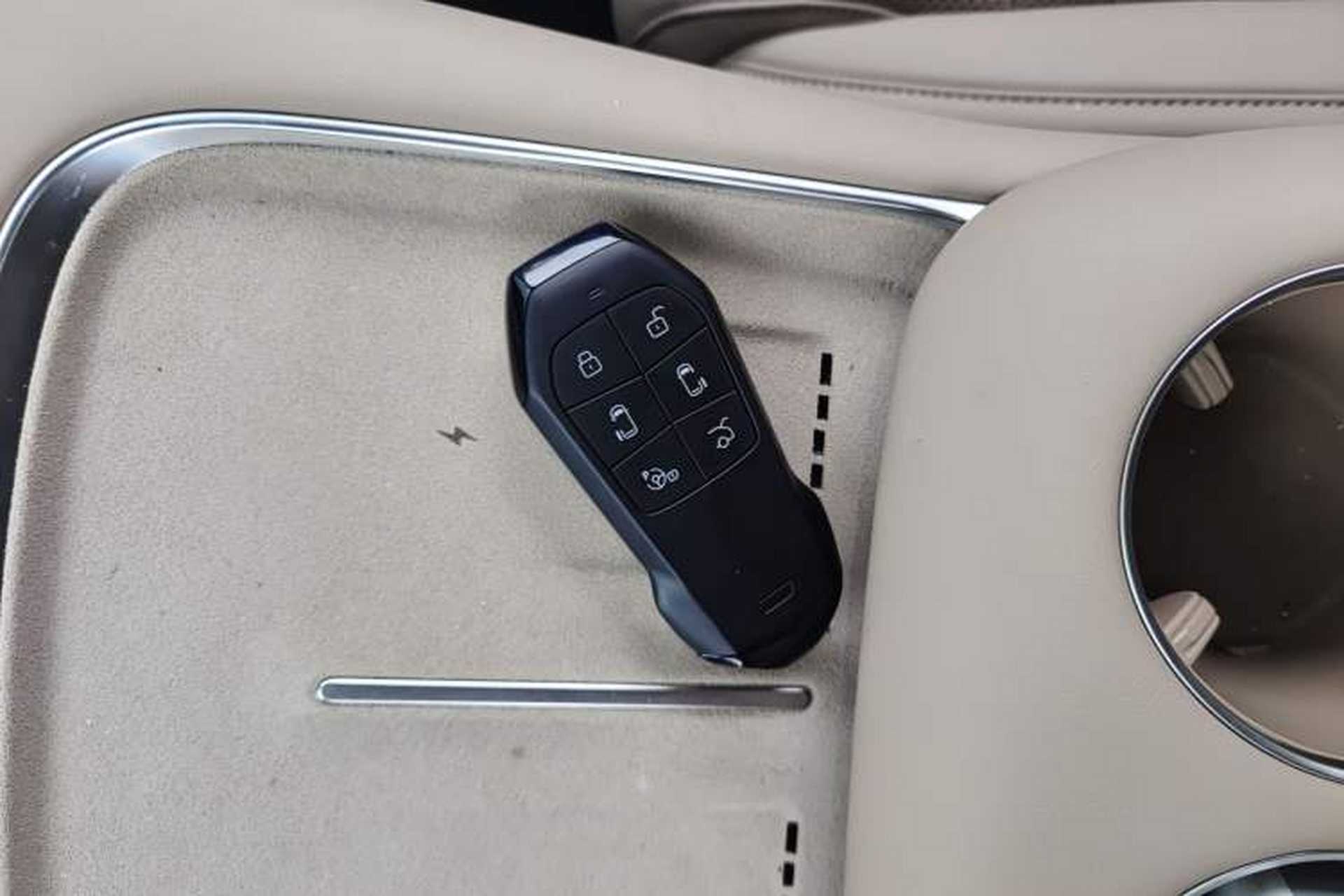 Used XPeng X9 2025 740 Ultra-Long Range Max Interior 1
