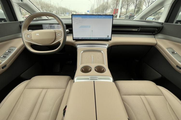 Used XPeng X9 2025 740 Ultra-Long Range Max Interior 1