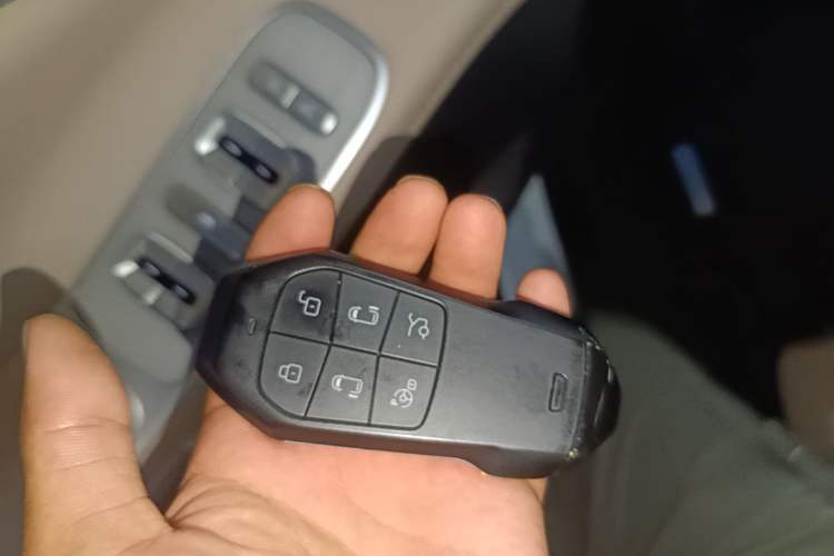Used XPeng X9 2025 740 Ultra-Long Range Max Interior 1