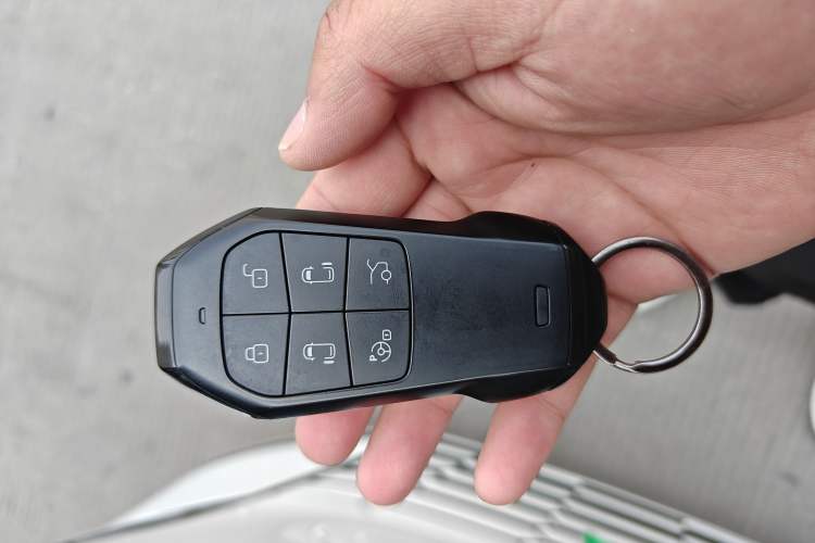 Used XPeng X9 2025 740 Ultra-Long Range Max Interior 1