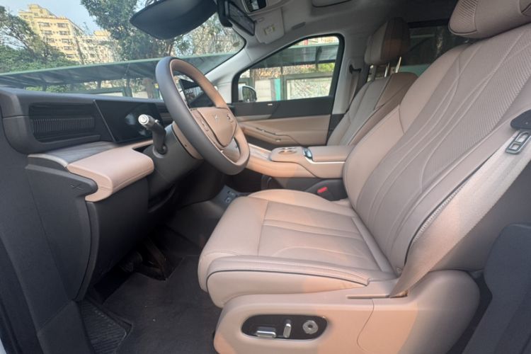 Used XPeng X9 2025 740 Ultra-Long Range Max Interior 1