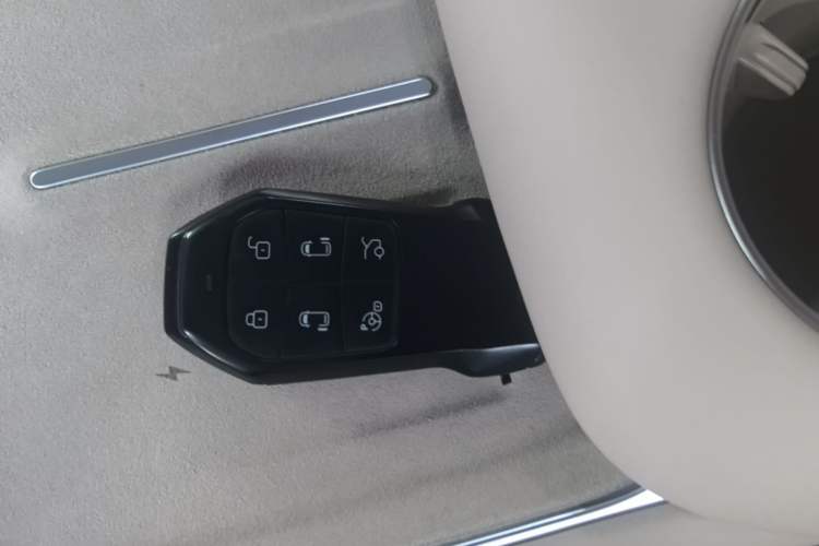 Used XPeng X9 2025 740 Ultra-Long Range Max Interior 1
