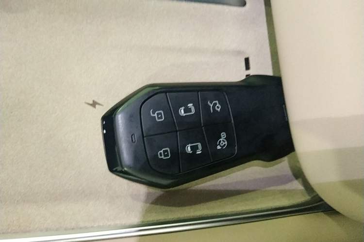 Used XPeng X9 2025 740 Ultra-Long Range Max Interior 1