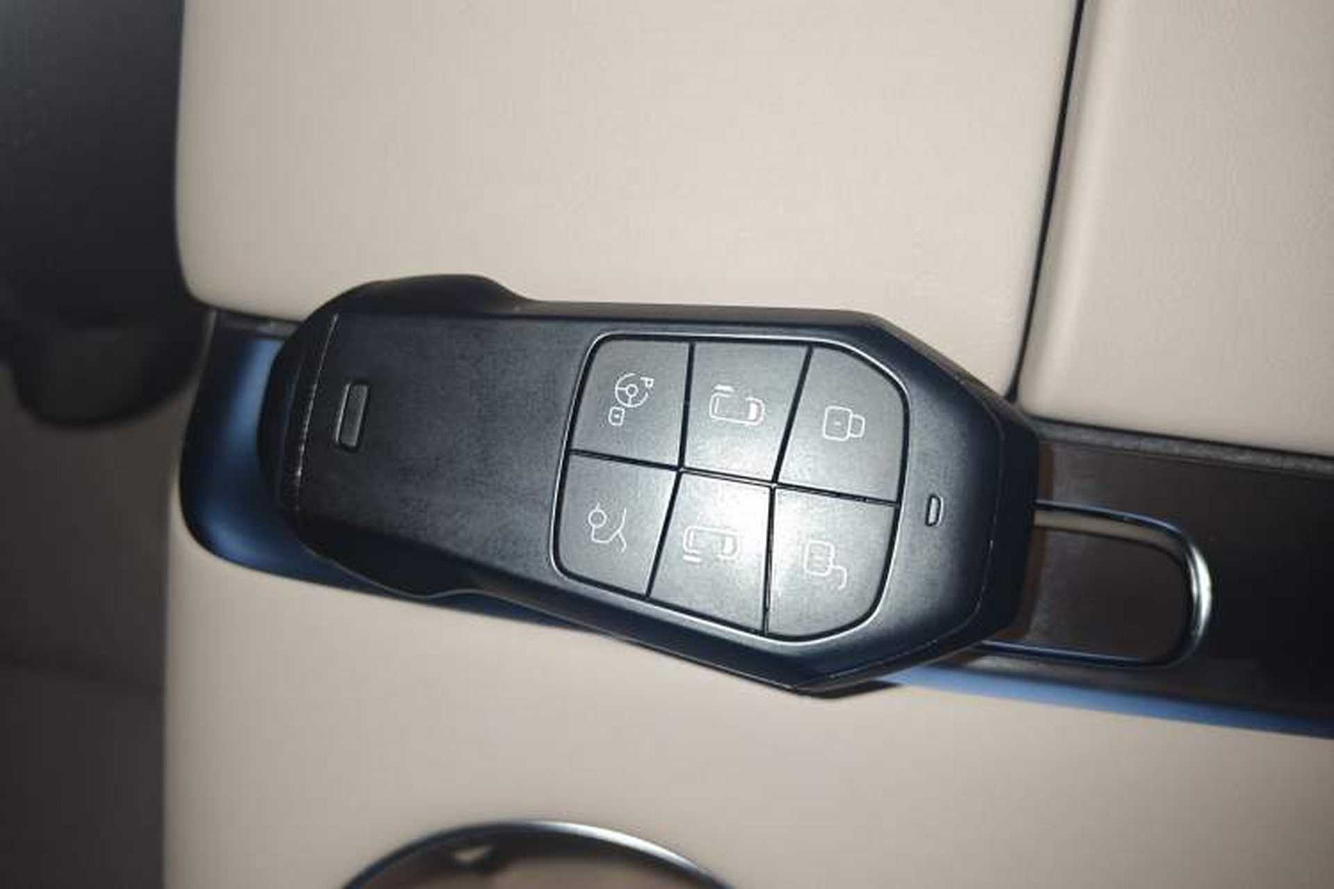 Used XPeng X9 2025 740 Ultra-Long Range Max Interior 1