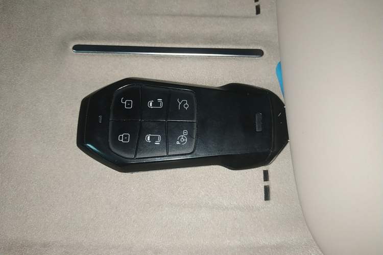 Used XPeng X9 2025 740 Ultra-Long Range Max Interior 1