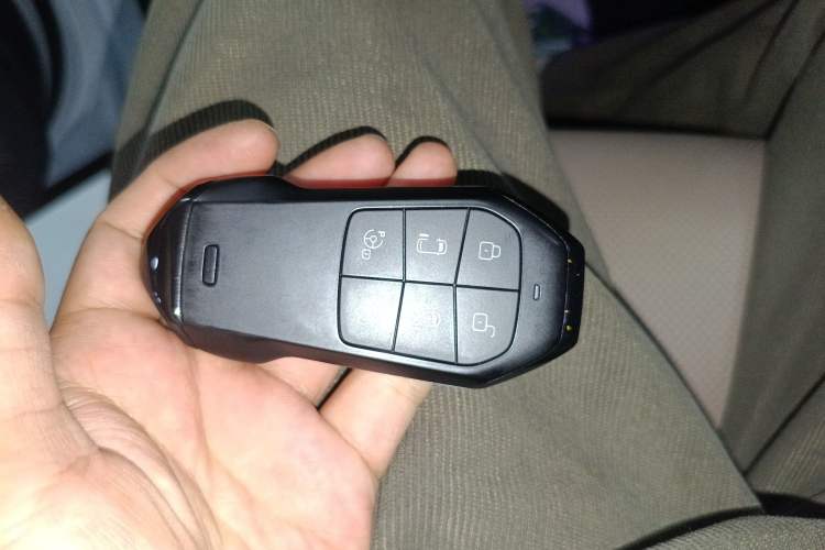 Used XPeng X9 2025 740 Ultra-Long Range Max Interior 1