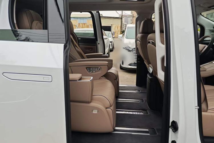 Used XPeng X9 2025 650 Long-Range Max Interior 11