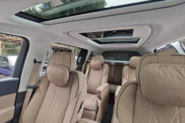 Used XPeng X9 2025 650 Long-Range Max Interior 12